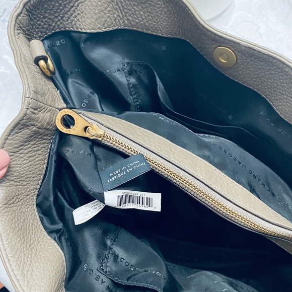 I'm selling two way bag Marc Jacob medium size. - Picture 3 of 5